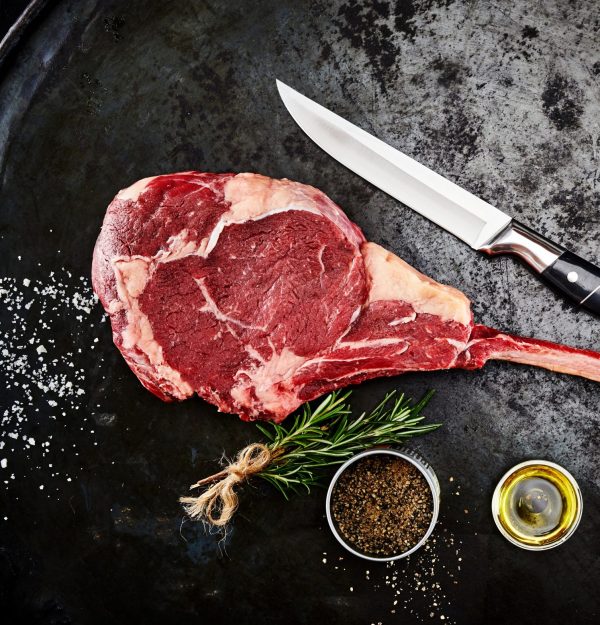 Preparing,A,Ribeye,Or,Delmonico,Steak,In,An,Overhead,View דלמוניקו
